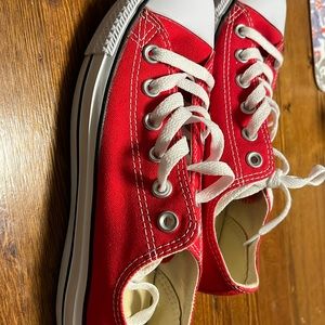 Red Converse size 7